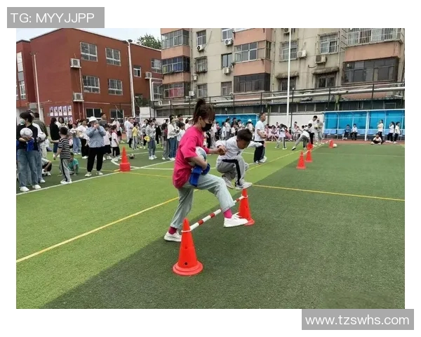 足球明星携子共度亲子时光展现家庭温情与运动热爱